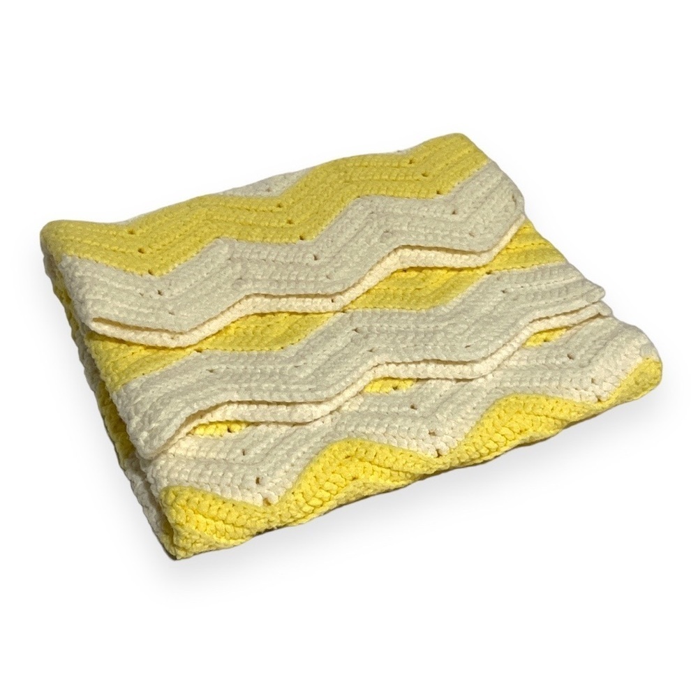 Handmade Crocheted Chevron Ripple Baby Blanket Lap‎ Afghan Yellow White Nursery